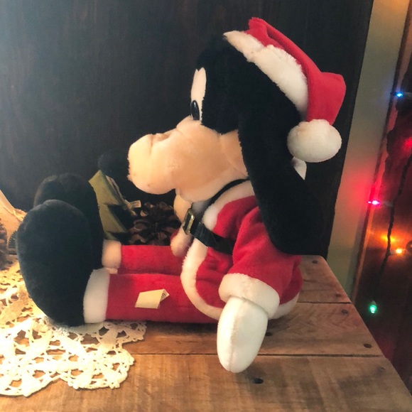 Vintage Disney’s Christmas Santa Goofy plushie - Picture 6 of 11